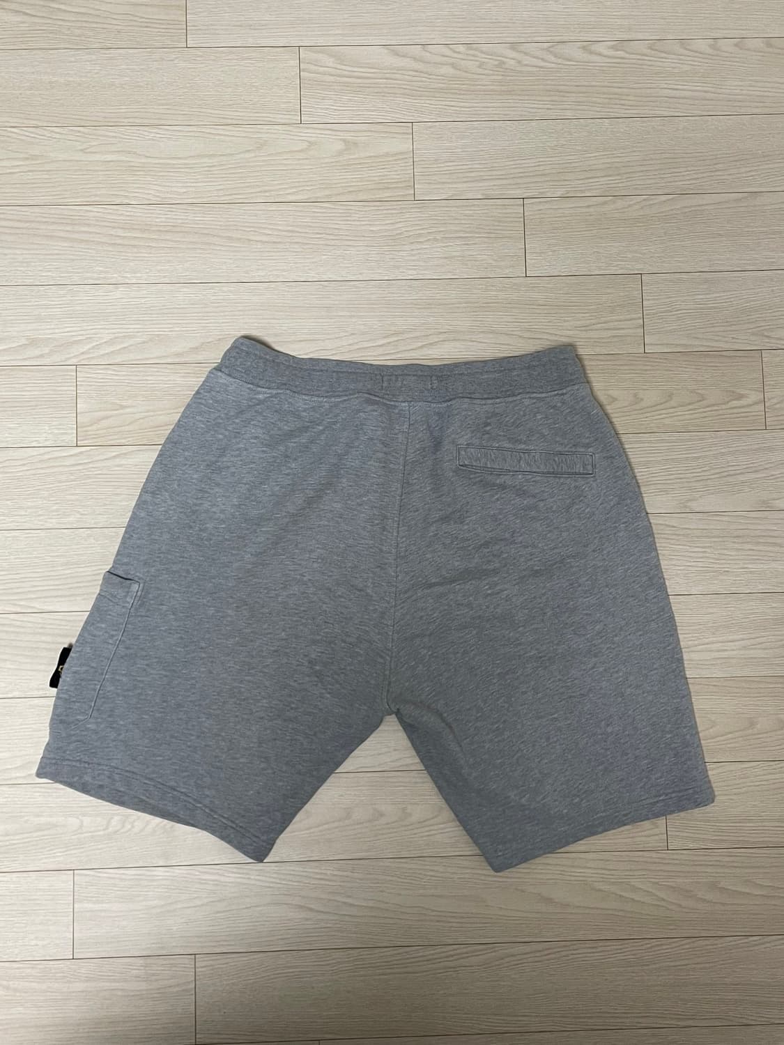 [ L ] 23ss 스톤아일랜드 와펜패치 카고 반바지 그레이 상품이미지2