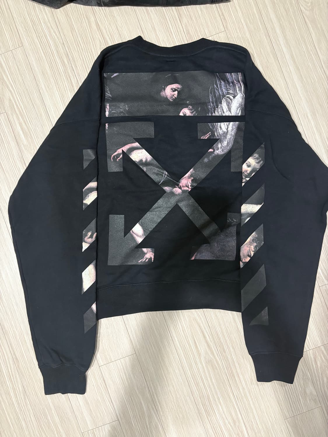 오프화이트 맨투맨 상품이미지1