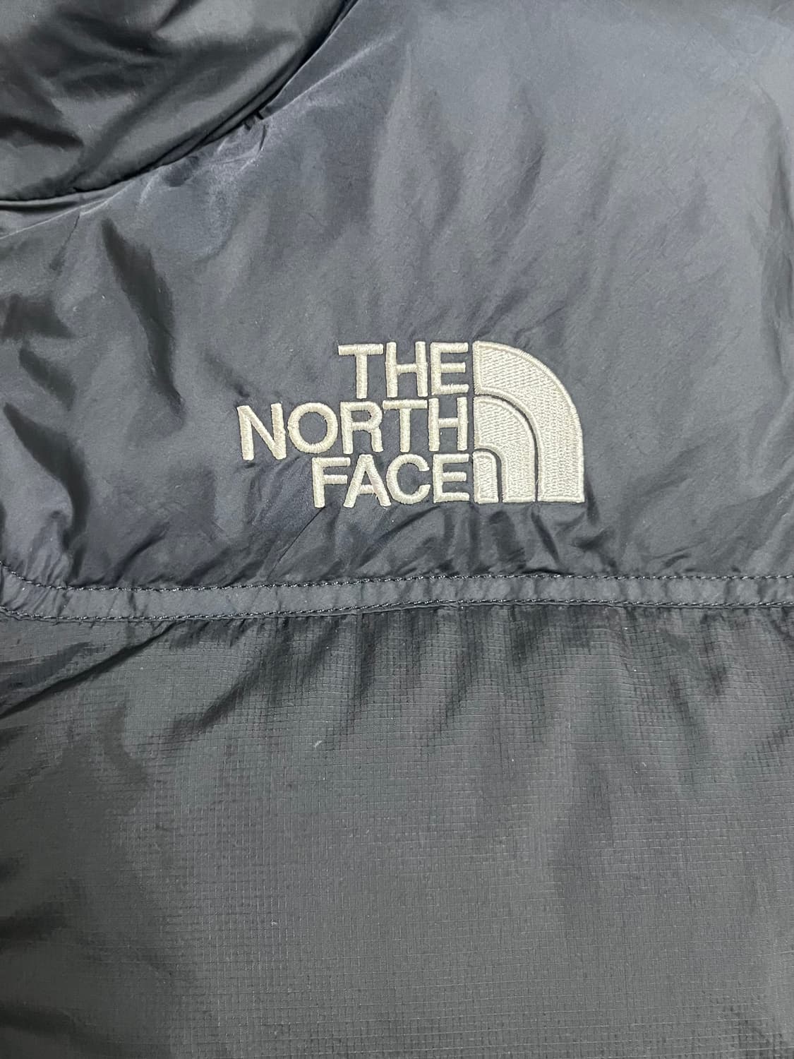 노스페이스 700 중앙로고 패딩 조끼 블랙 M 상품이미지3