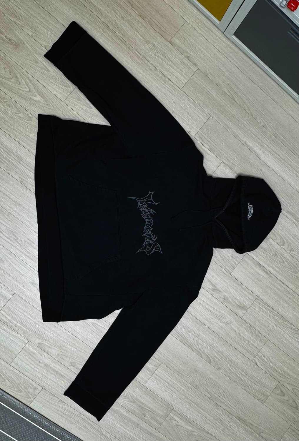 [VETEMENTS] 16FW 초판 메탈 로고 후드 (XS / 정품) 상품이미지1