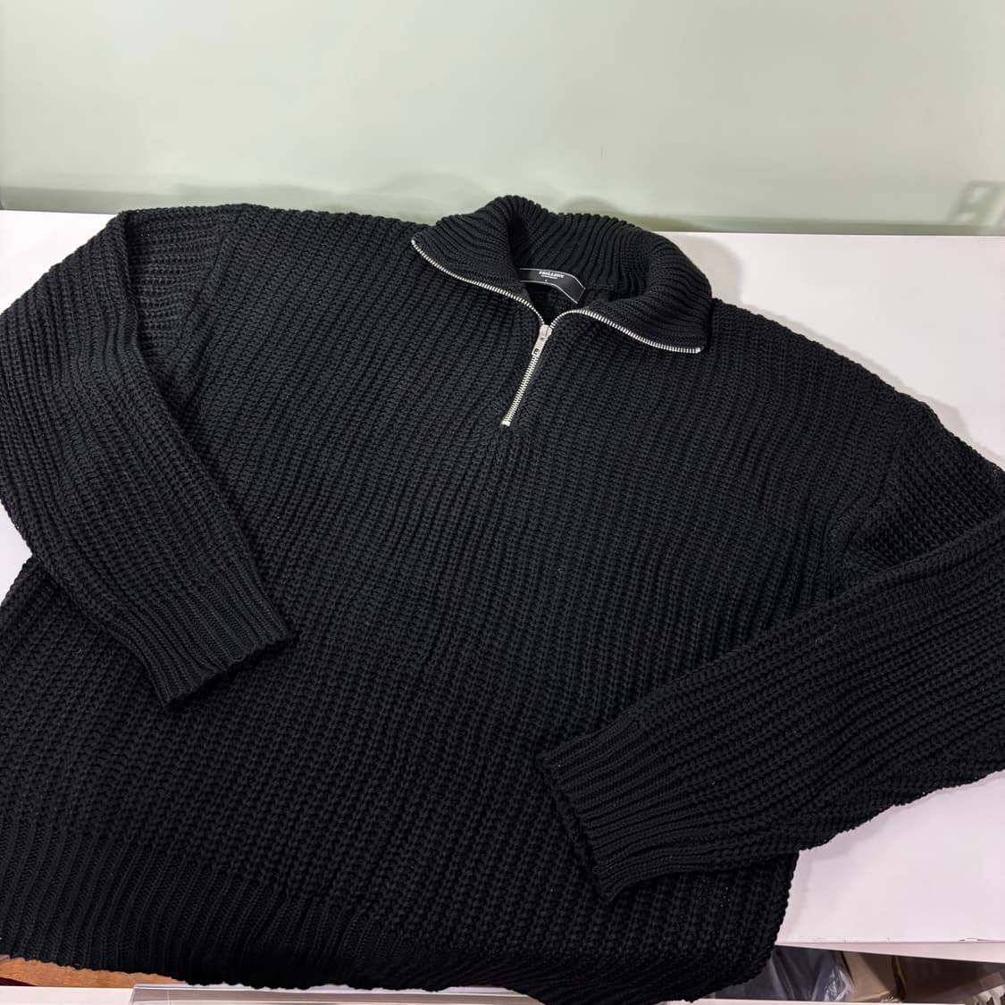 XL 트릴리온 블랙 짜임 반집업니트 상품이미지1