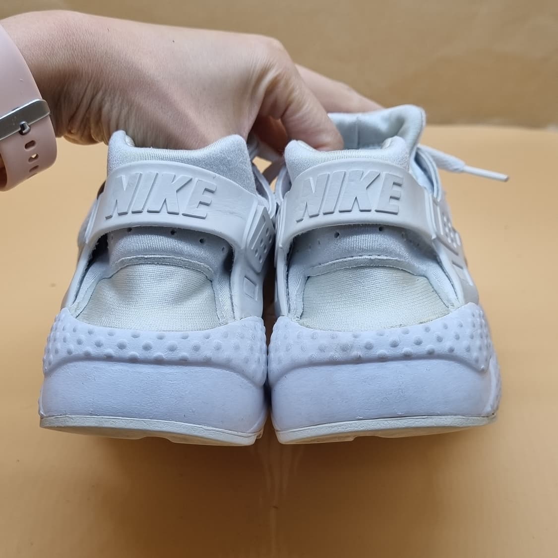 나이키 에어 허라취 여성운동화 실사이즈235 상품이미지4