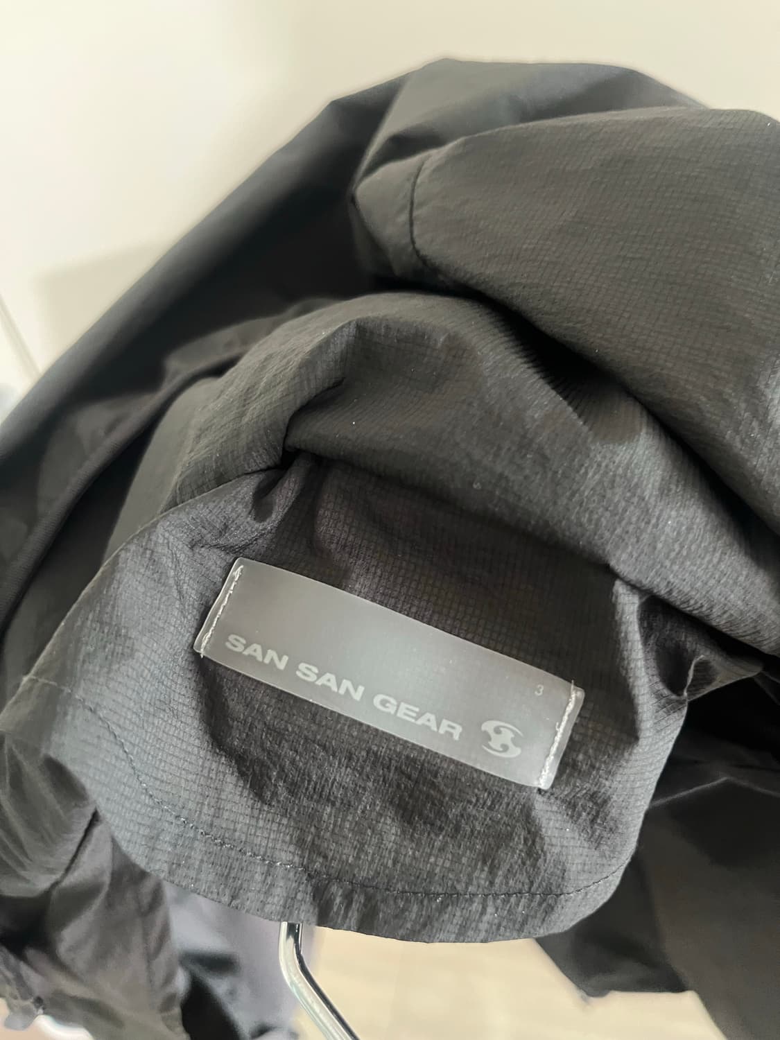 산산기어 패널드 자켓 블랙 판매합니다. 25ss 상품이미지3