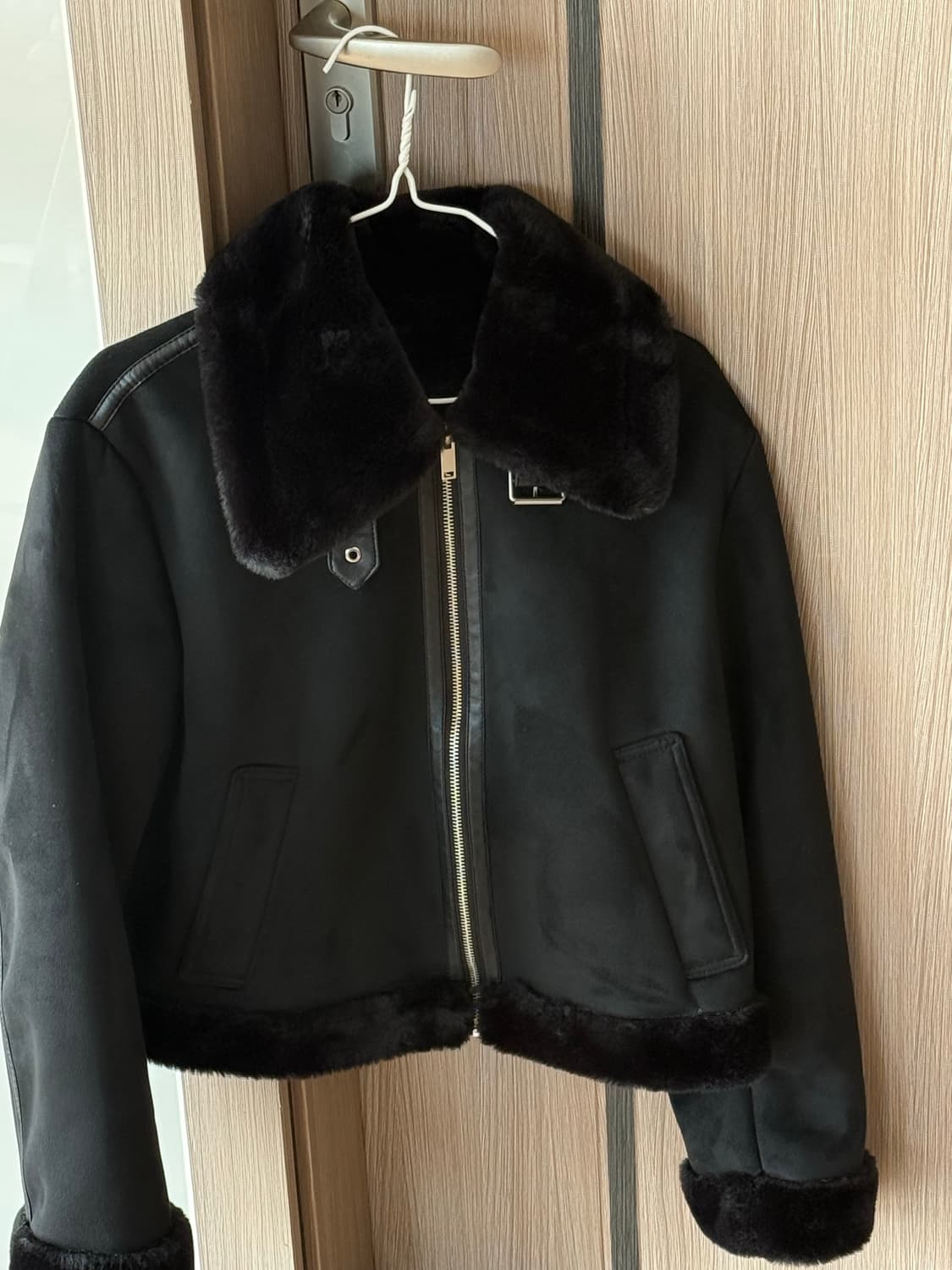 스파오 퍼배색 무스탕 s 상품이미지1