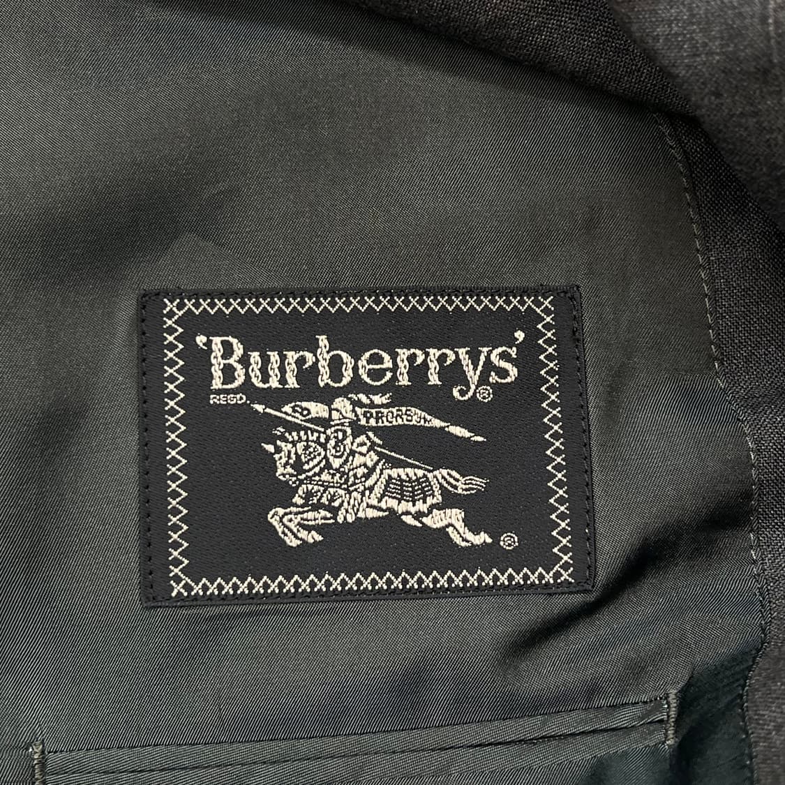 버버리 베이직 울 블레이저 r2395 상품이미지5