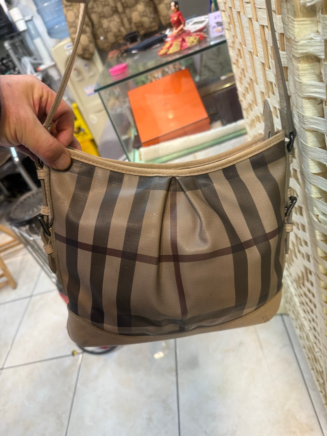 정품 버버리 스모크체크 크로스백 팝니다 상품이미지3