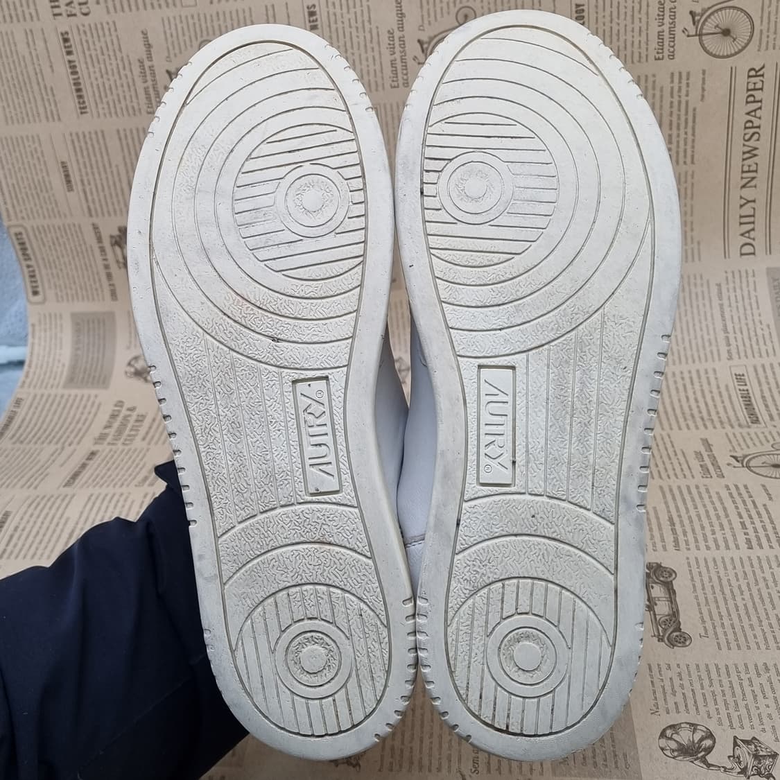 오트리 메달리스트 남성스니커즈42 270 상품이미지3