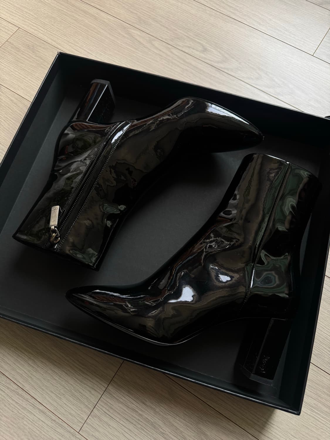 생로랑 블랙 페이던트 힐부츠 상품이미지4