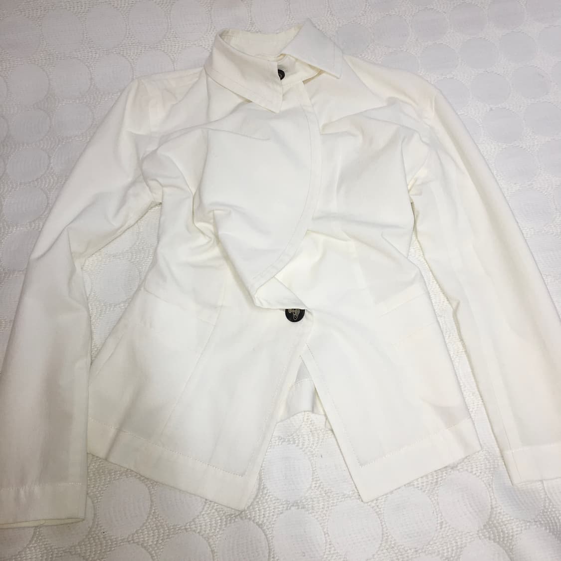 비비안 웨스트우드 화이트 입체 재단 재킷 상품이미지4