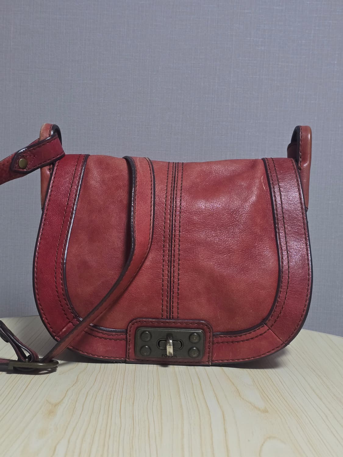 Fossil 레더 바디백  상품이미지1