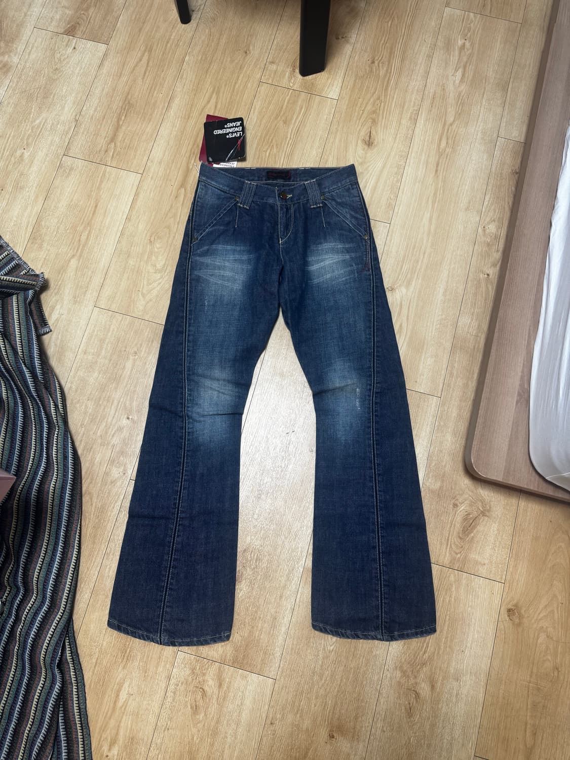 리바이스 엔지니어드진 로우라이즈 부츠컷 상품이미지1