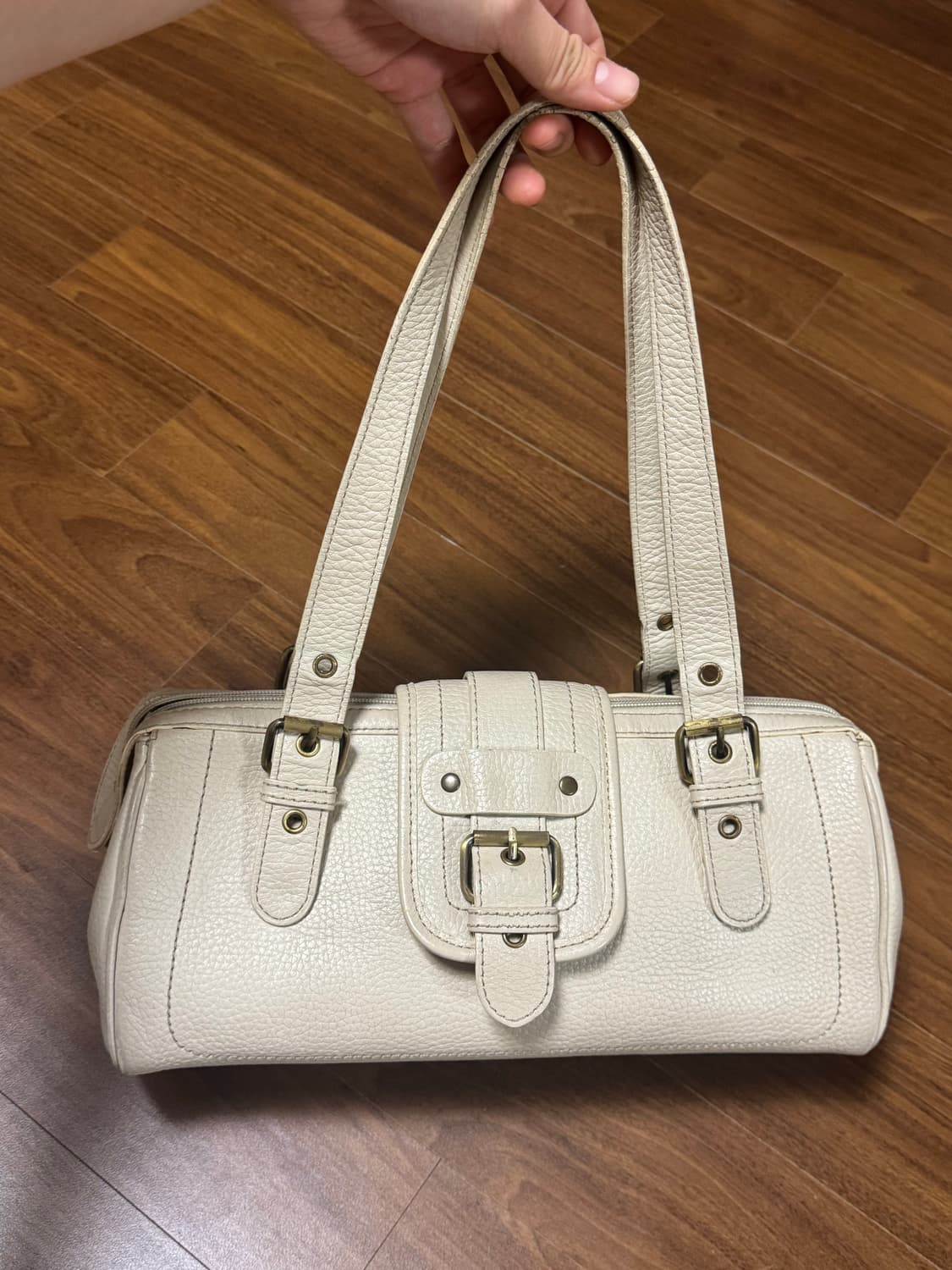 앤클라인 아이보리 버클 숄더백 상품이미지1