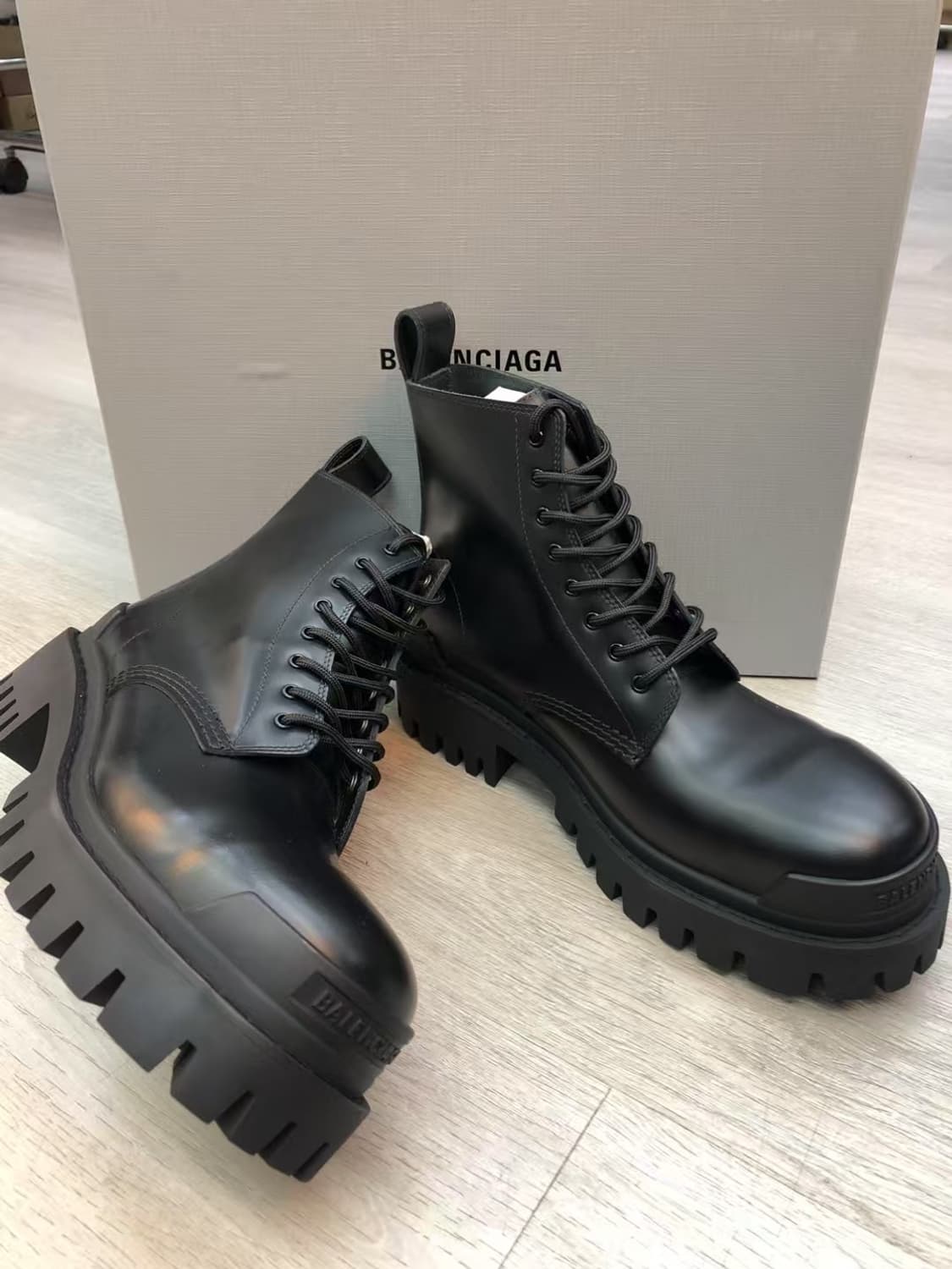 Balenciaga Strike 20mm Lace-Up Boots  상품이미지2