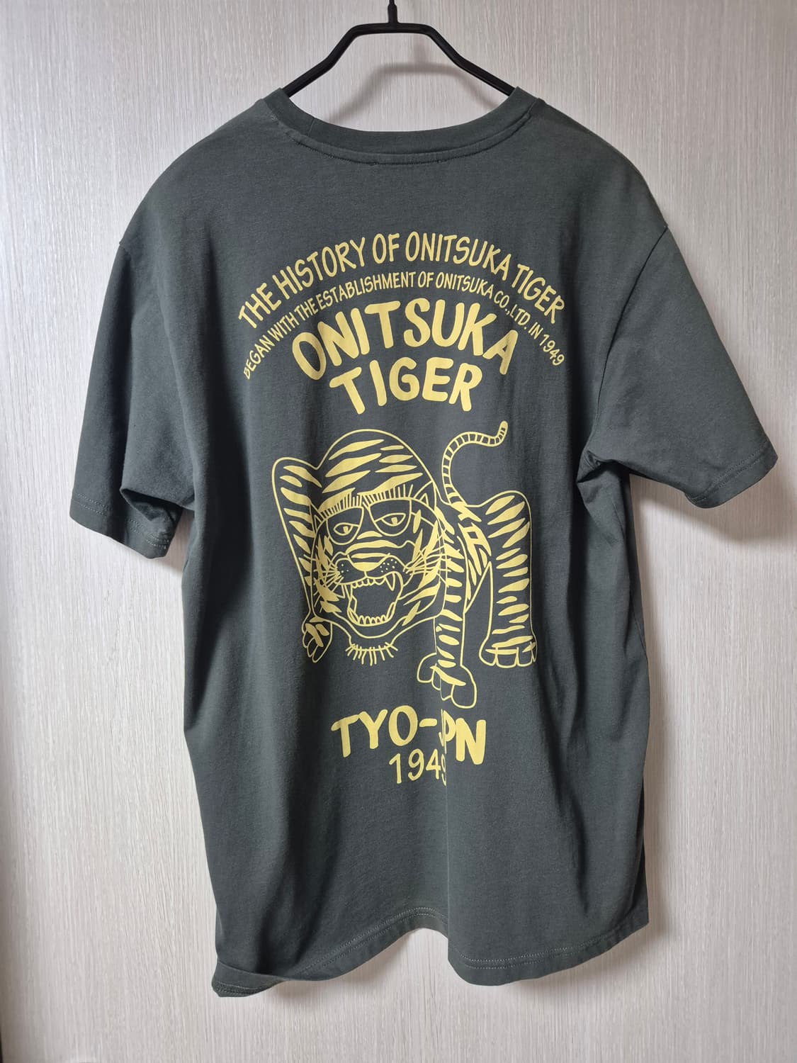 (정품) 오니츠카타이거 카키색 반팔티 라지 타이거  상품이미지2