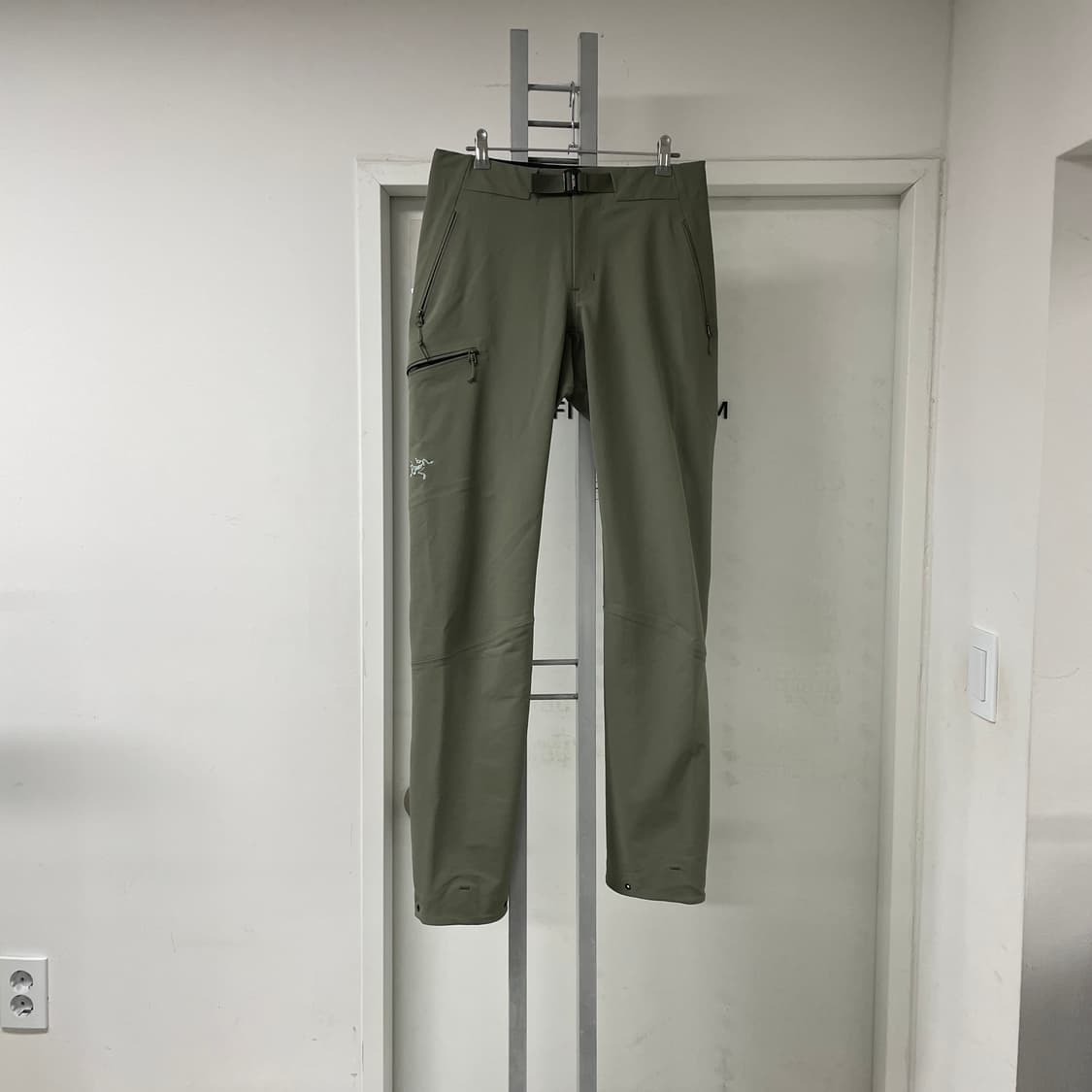 아크테릭스 카키 팬츠 28 상품이미지1