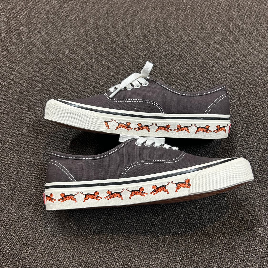 255) 반스 어센틱 타이거 정글 사이드월 새상품급 상품이미지4