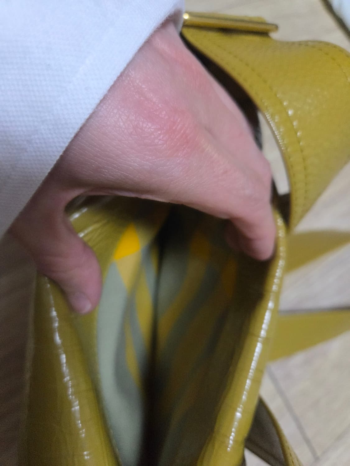 버버리 트렌치 레더 크로스바디백 상품이미지7