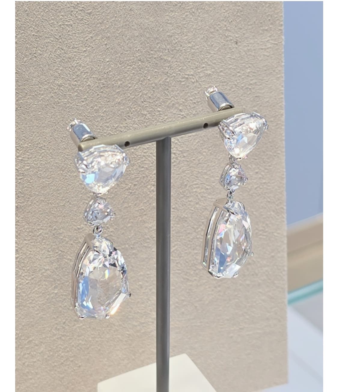 새제품)스와로브스키 메스메라 드롭 귀걸이 정품 상품이미지1