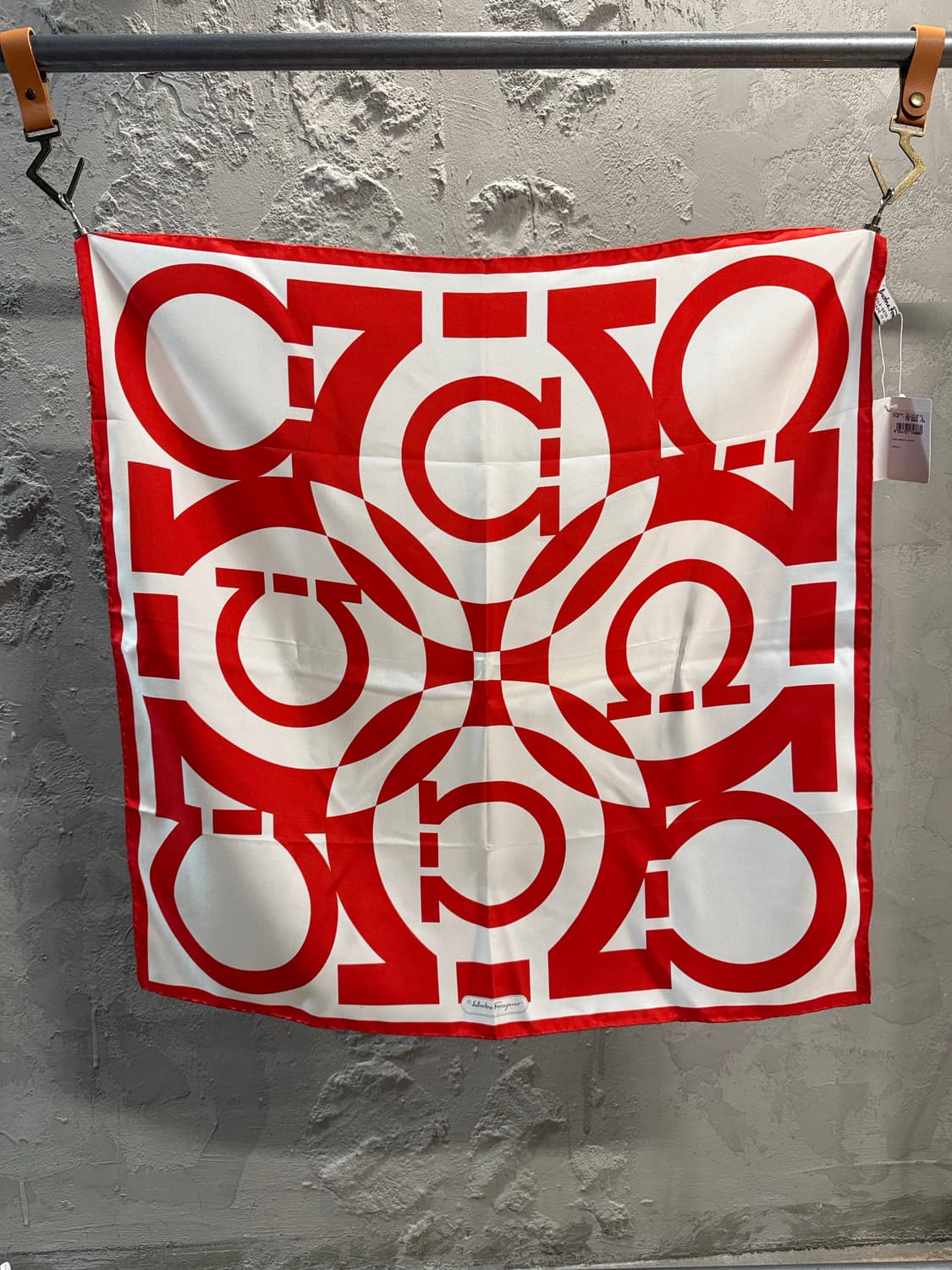 양면 페라가모 Ferragamo 간치니 패턴 실크 스카프 레드,오렌지 상품이미지1