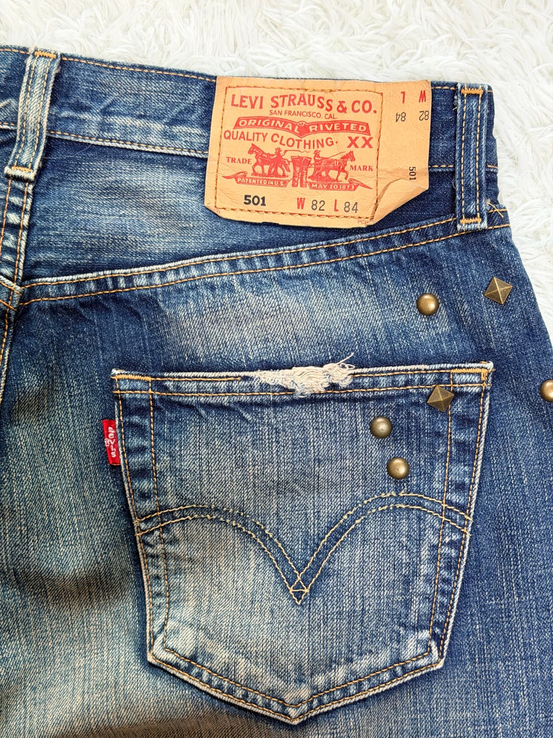 리바이스 501 빈티지 페이딩 & 스터드 커스텀 데님 상품이미지5