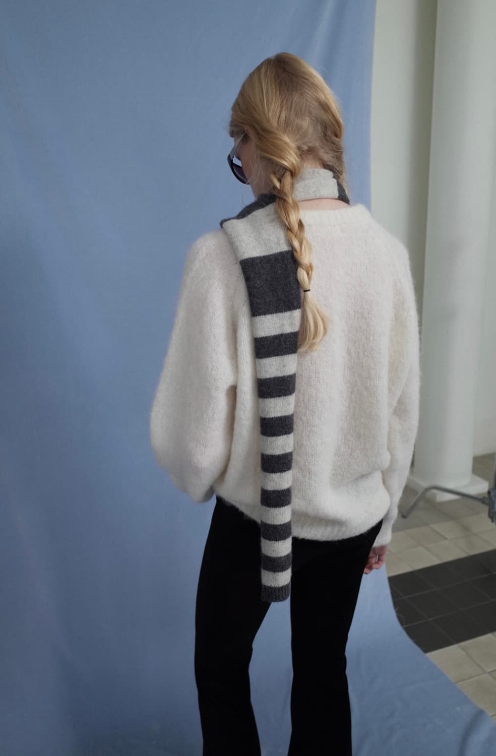 포에토 스트라이프 롤링 머플러 - 차콜그레이 상품이미지4