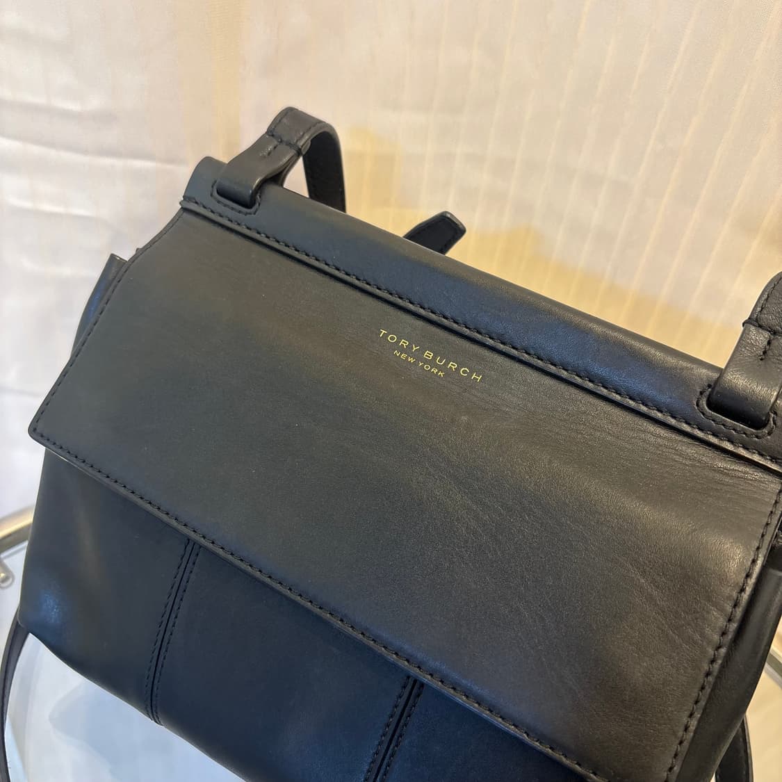 정품 토리버치 가죽 플랩 크로스백     상품이미지4