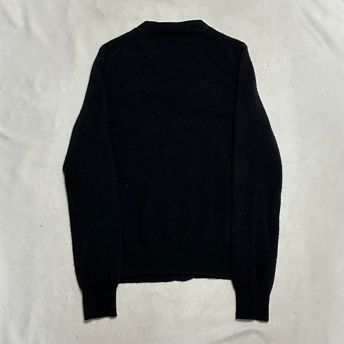 M 꼼데가르송 하트로고 브이넥 블랙 울 가디건 상품이미지3