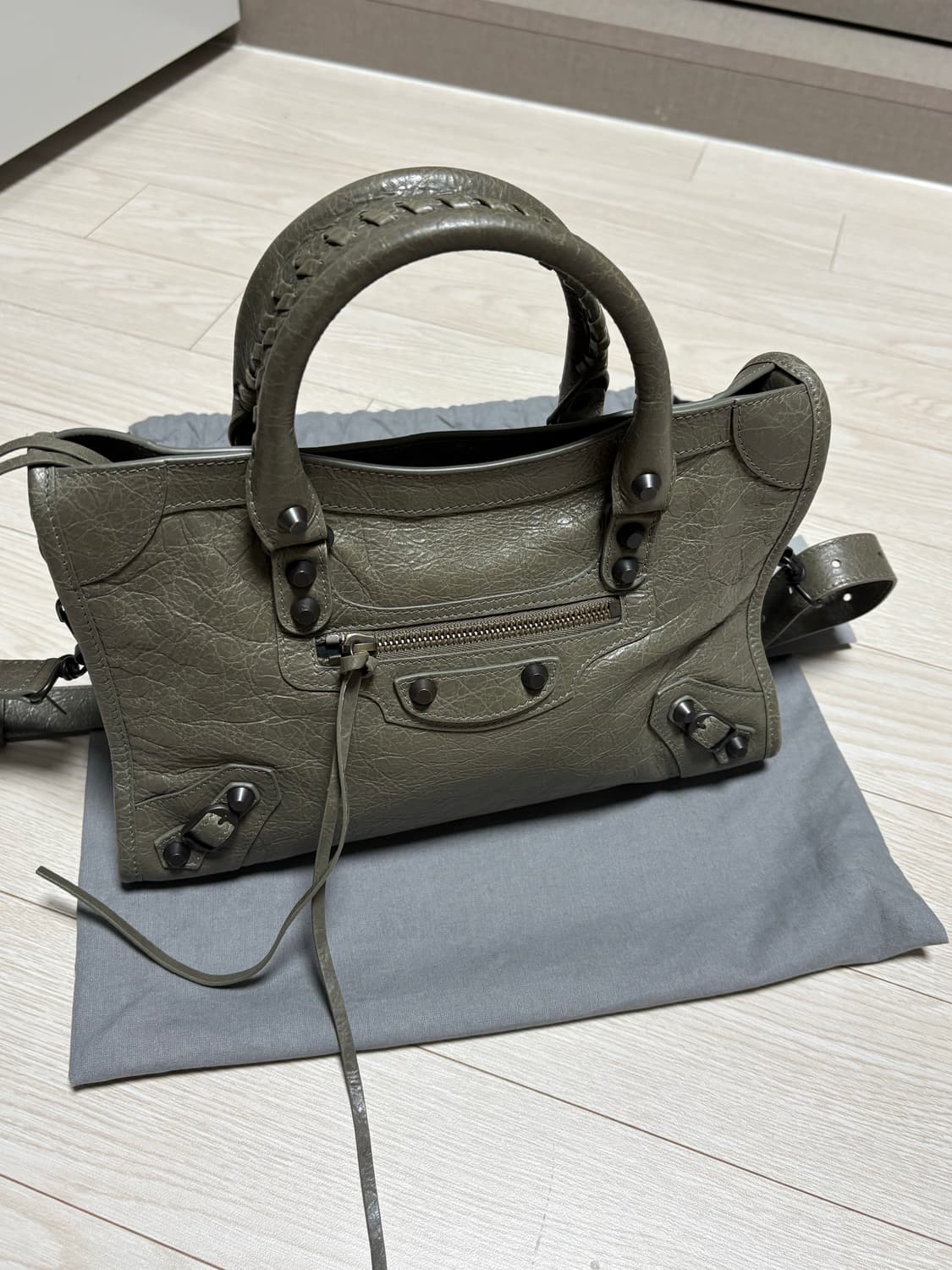 발렌시아가 르시티 스몰 아미 그린 상품이미지1