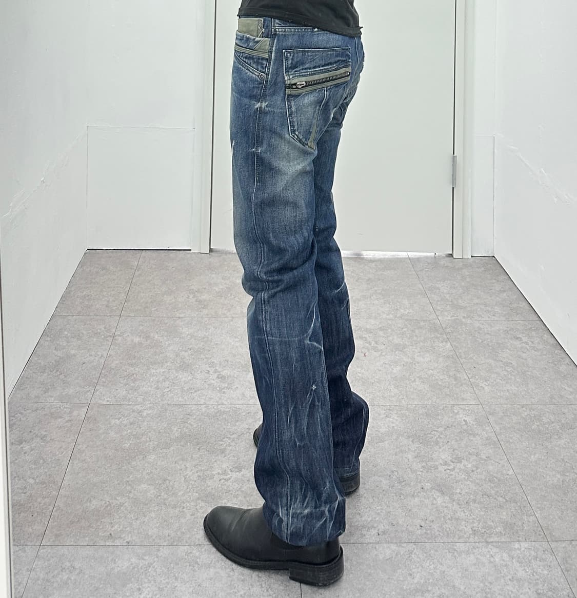 Leather detail zipper denim pants  상품이미지4