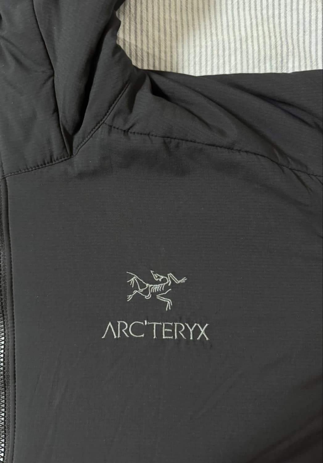 (S급) 아크테릭스 아톰 LT 후디 블랙  상품이미지4