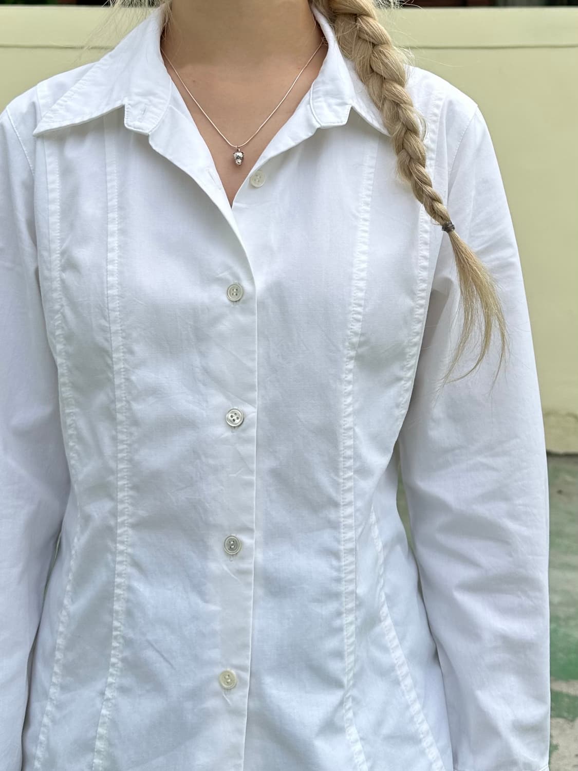 화이트 절개 라인 셔츠 상품이미지1