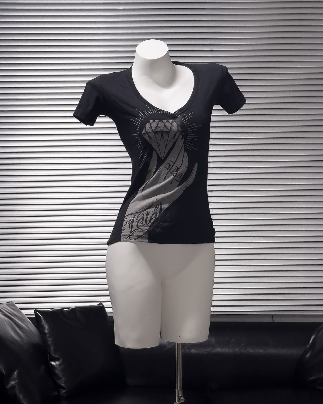 {Unknown} Diamond Hand V-Neck Tee 상품이미지1