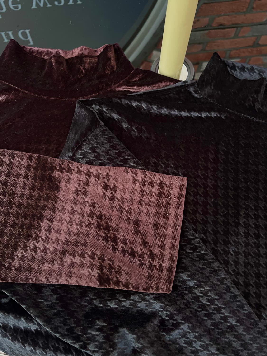 하운드 투스 벨벳 모크넥 티셔츠 상품이미지3