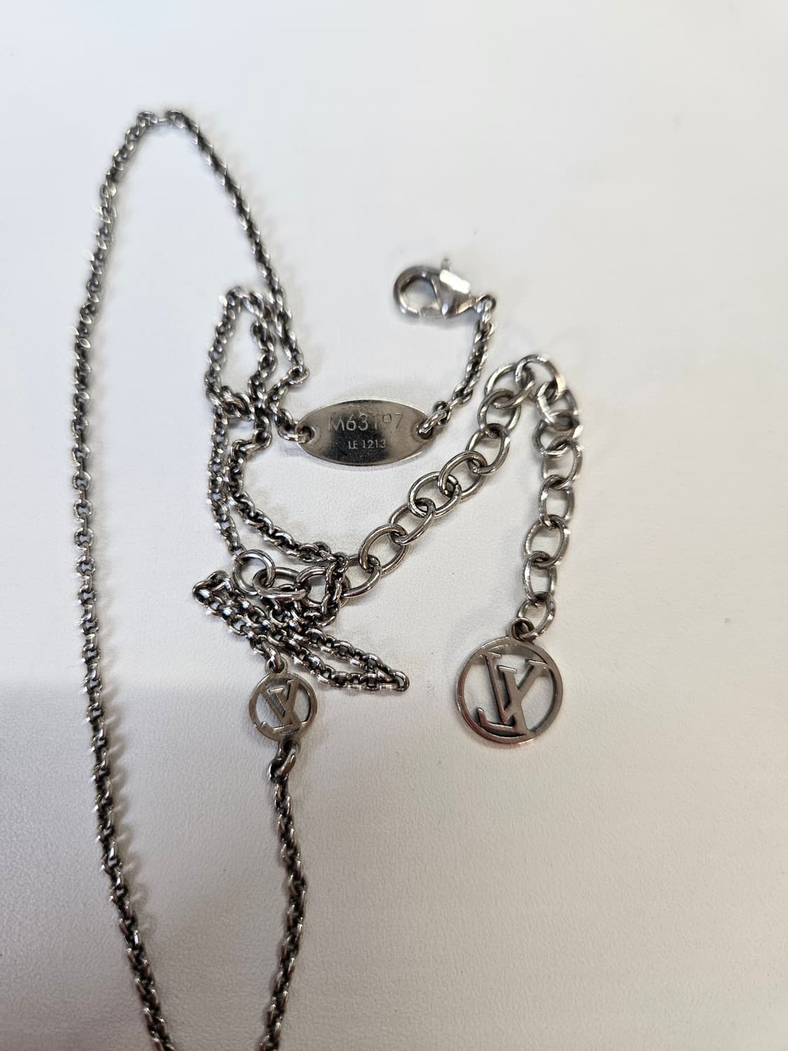 루이비통 에센셜 v 팔라듐 목걸이 상품이미지3
