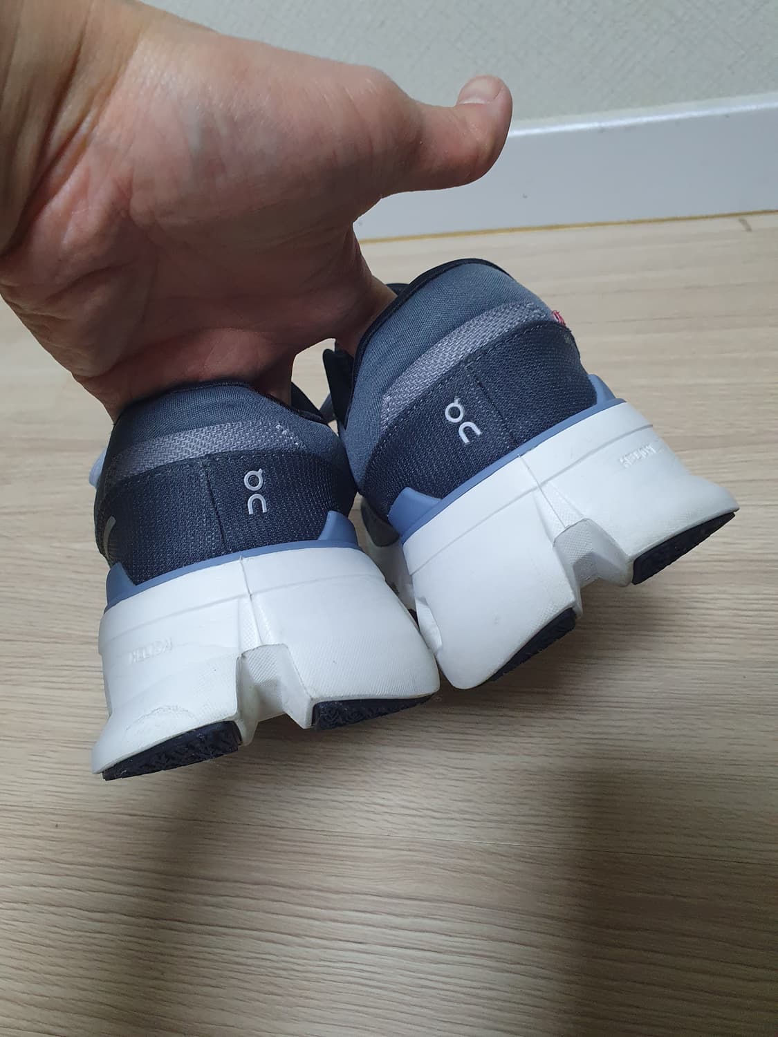 온러닝 클라우드러너2 운동화 275 상품이미지6