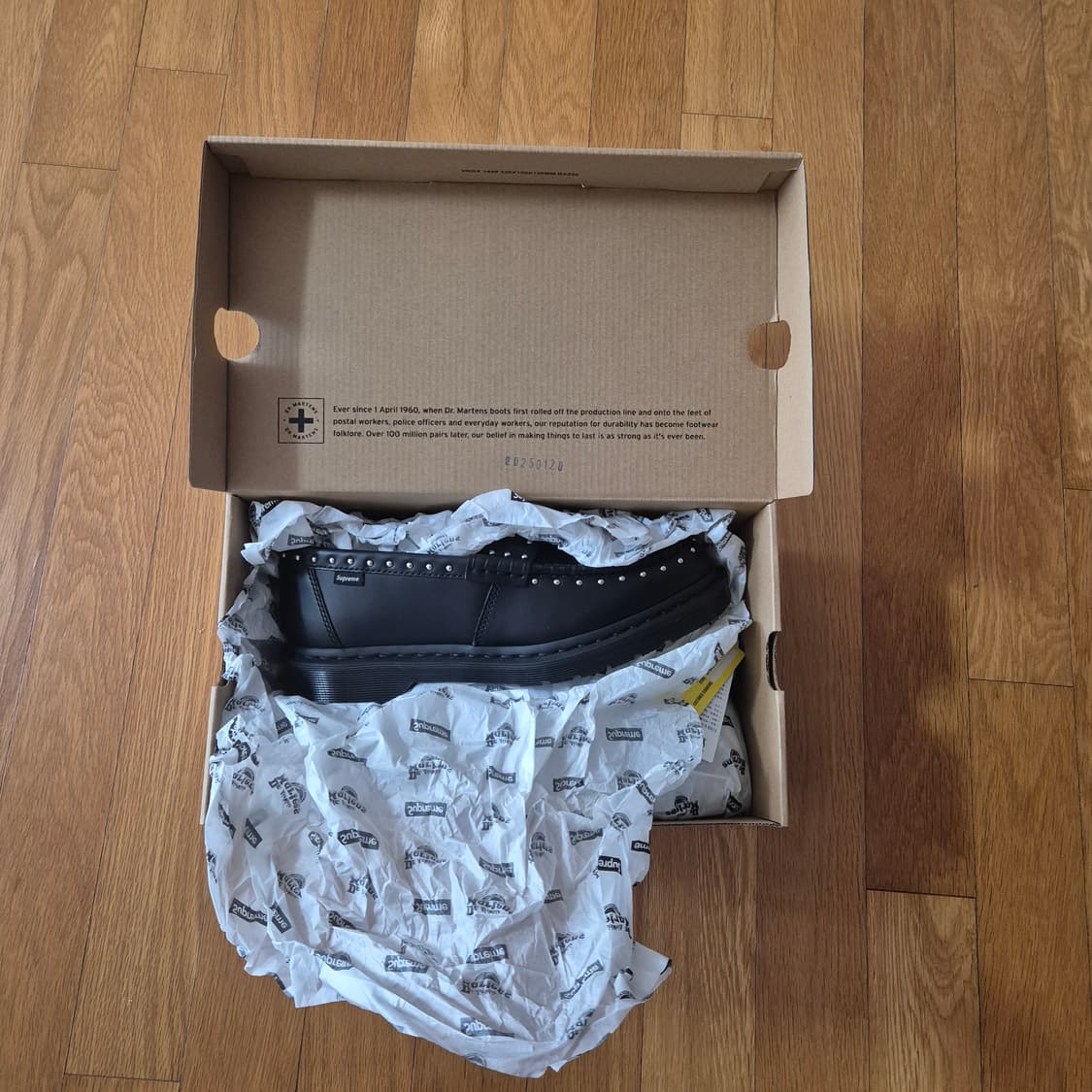 270)슈프림x닥터마틴 스터드 펜톤 로퍼 상품이미지1