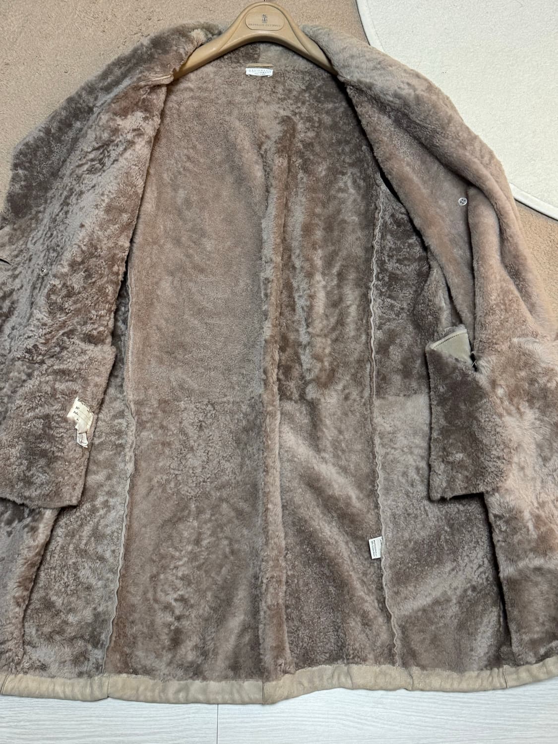 브루넬로 쿠치넬리 여성 스웨이드 시어링 무통 코트 48 상품이미지6