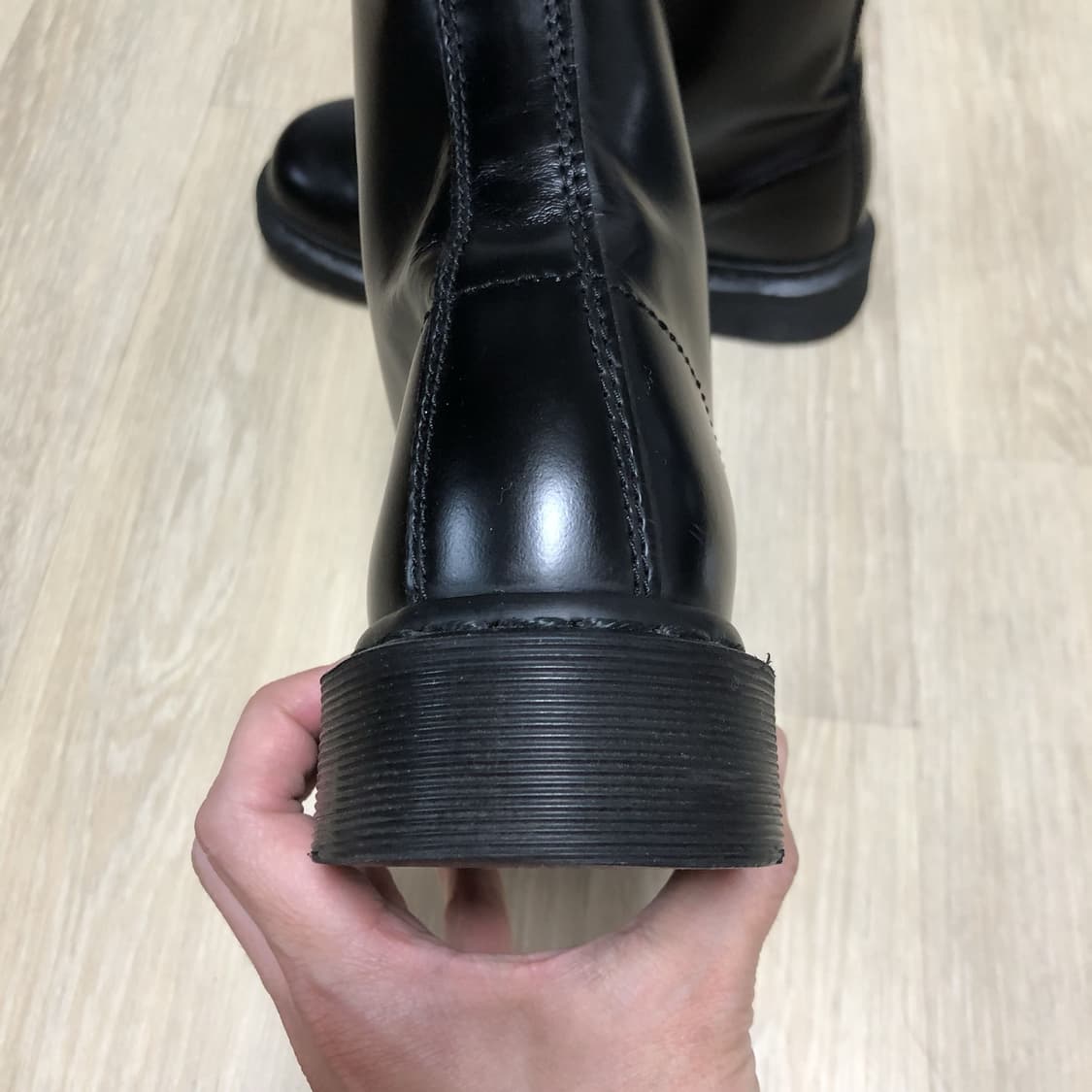 (240) 닥터마틴 Dr.martens 1460 모노 8홀 무광 블랙 상품이미지2