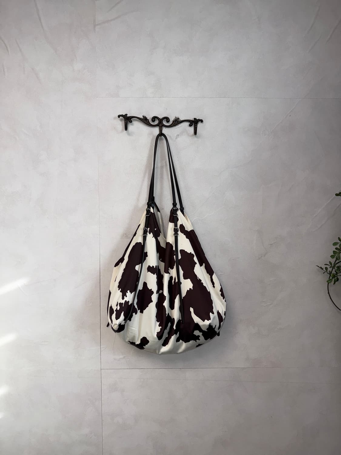 Ivory brown satin cow pattern 숄더백 상품이미지4