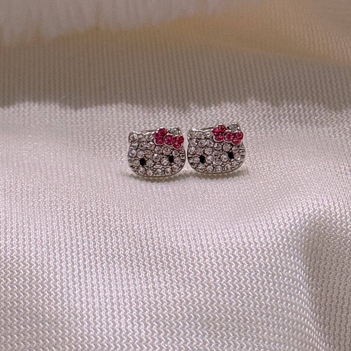 헬로키티 미니 귀걸이 상품이미지1