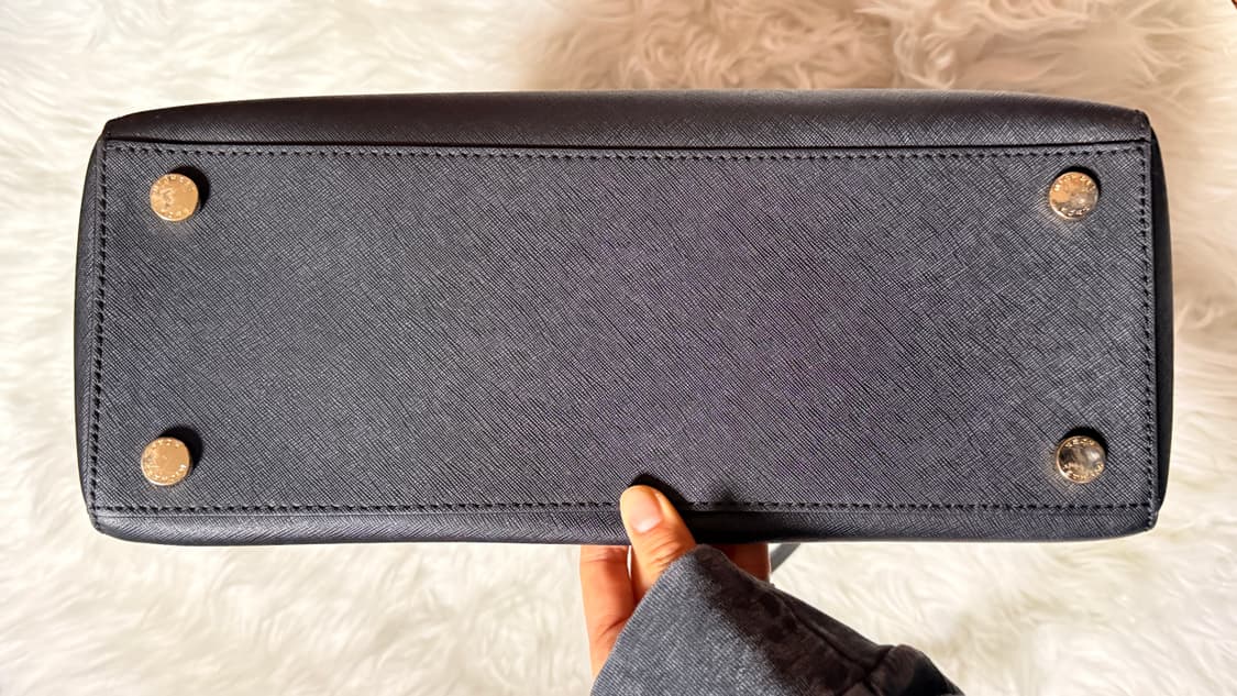 마이클코어스 사피아노 가죽 사첼백 판매합니다 상품이미지9