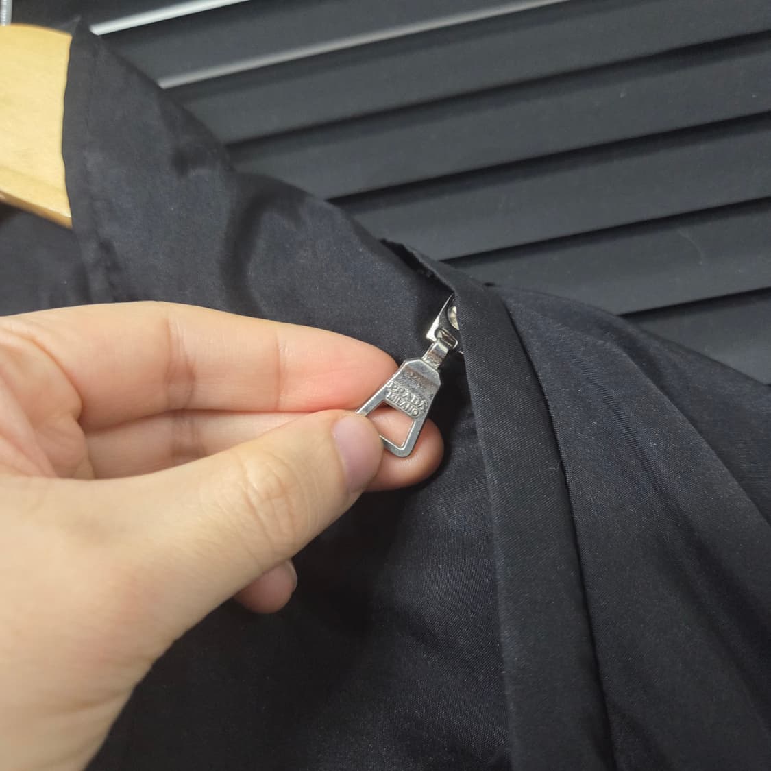 프라다 레드탭 빈티지 블랙 바람막이 XL 상품이미지4