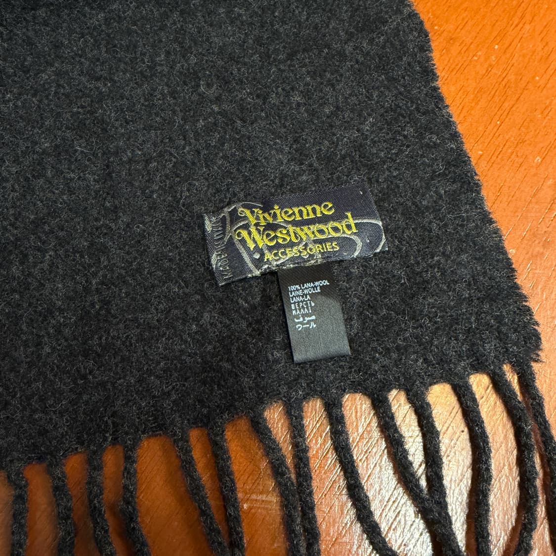비비안 웨스트우드 울 머플러 상품이미지3