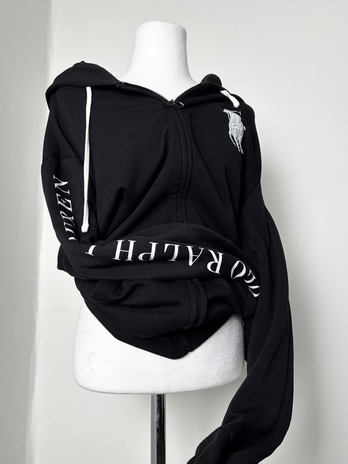 폴로 빅포니 레터링 블랙 후드집업 상품이미지1