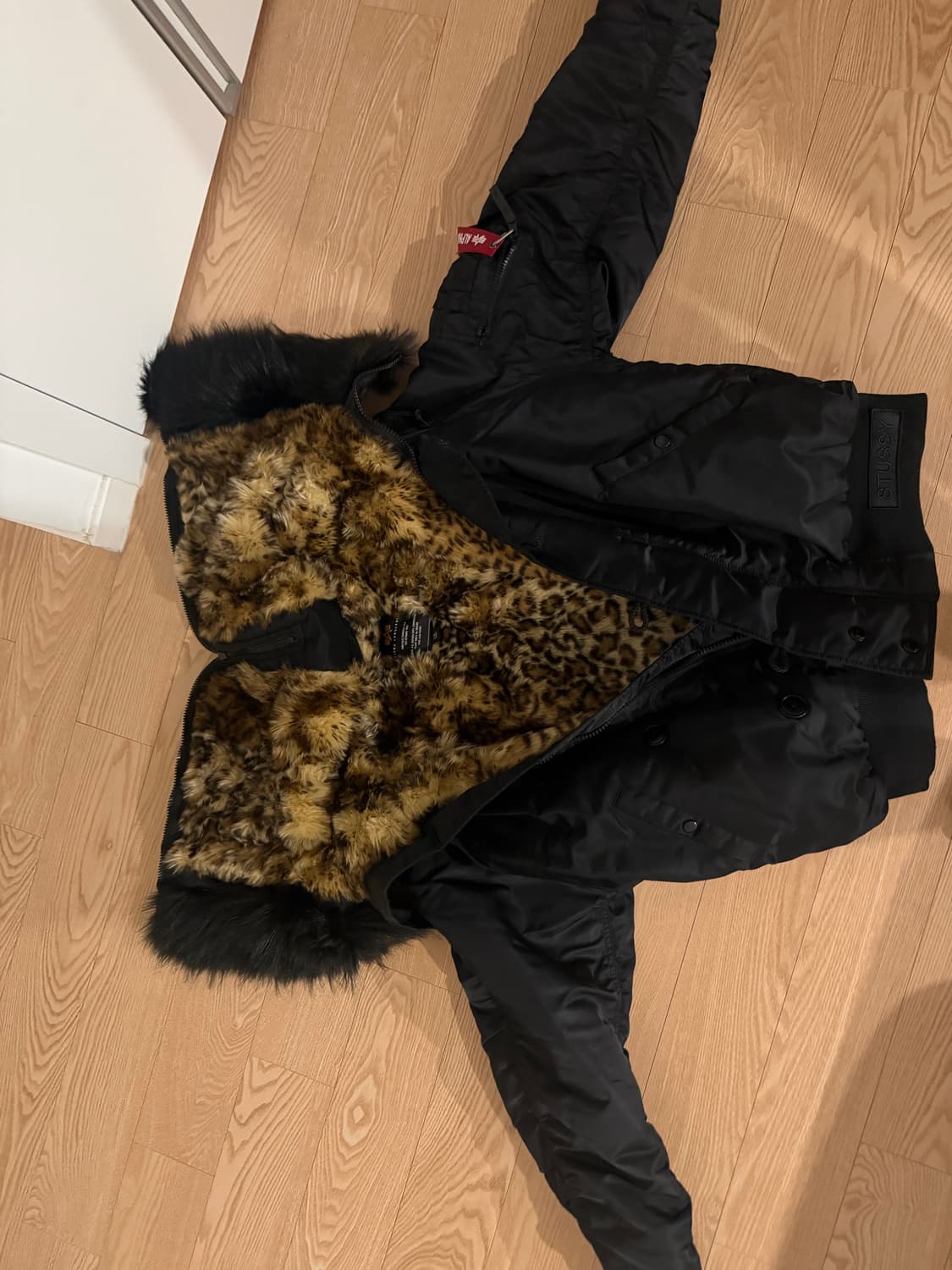 스투시 x 알파 인더스트리 N-2B 숏 웨이스트 파카 블랙 상품이미지3