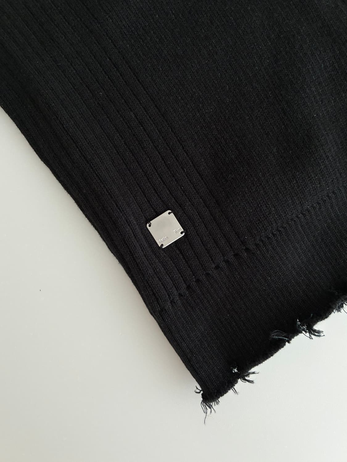 F) 마뗑킴 데미지 니트 집업 튜브 탑 블랙 상품이미지4