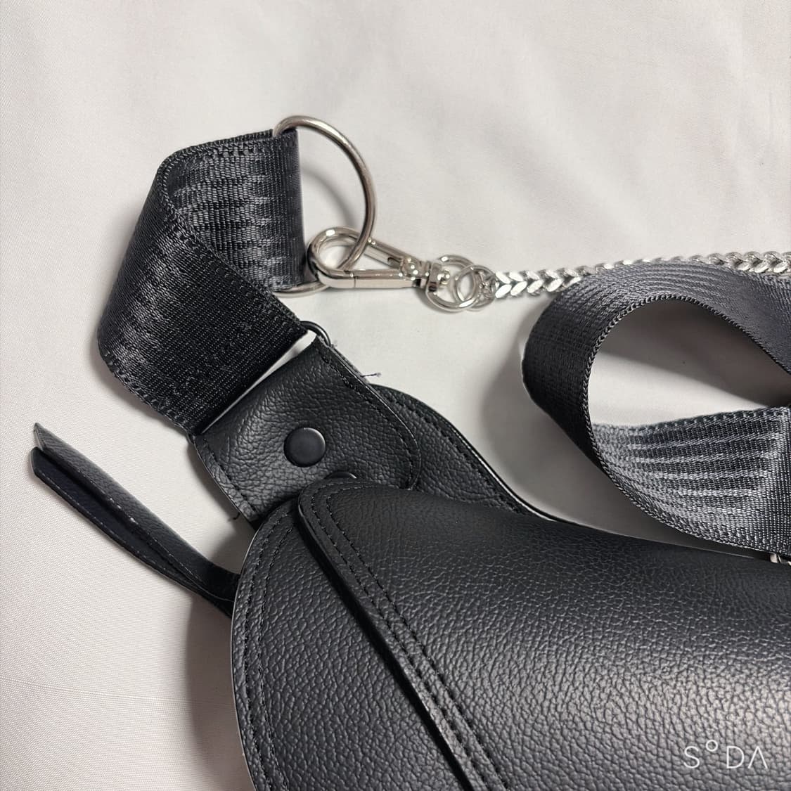 이우가마카라스 버클백 크로스백 상품이미지4