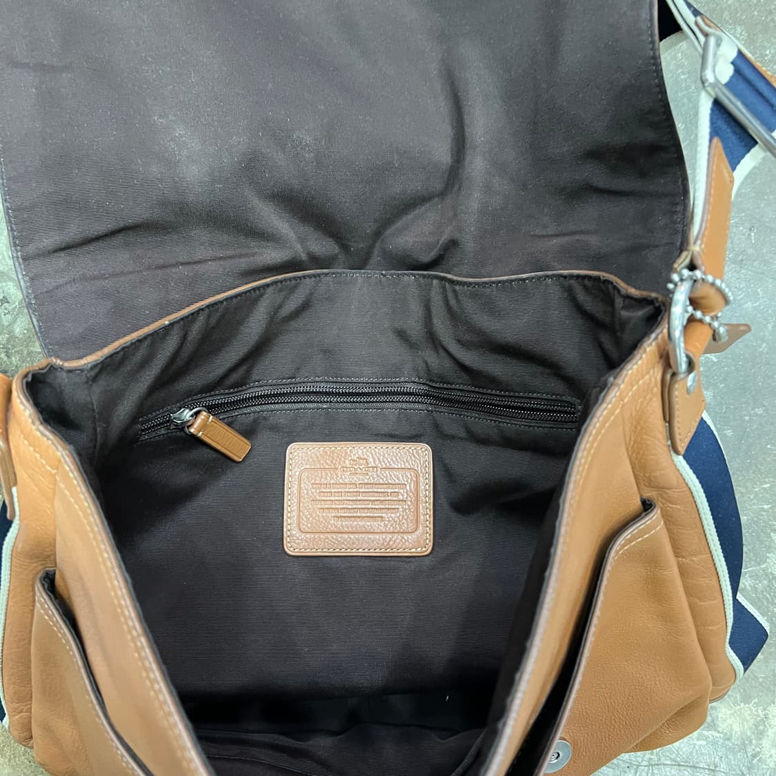 코치 카멜 브라운 가죽 크로스백 메신저백 가방 상품이미지6