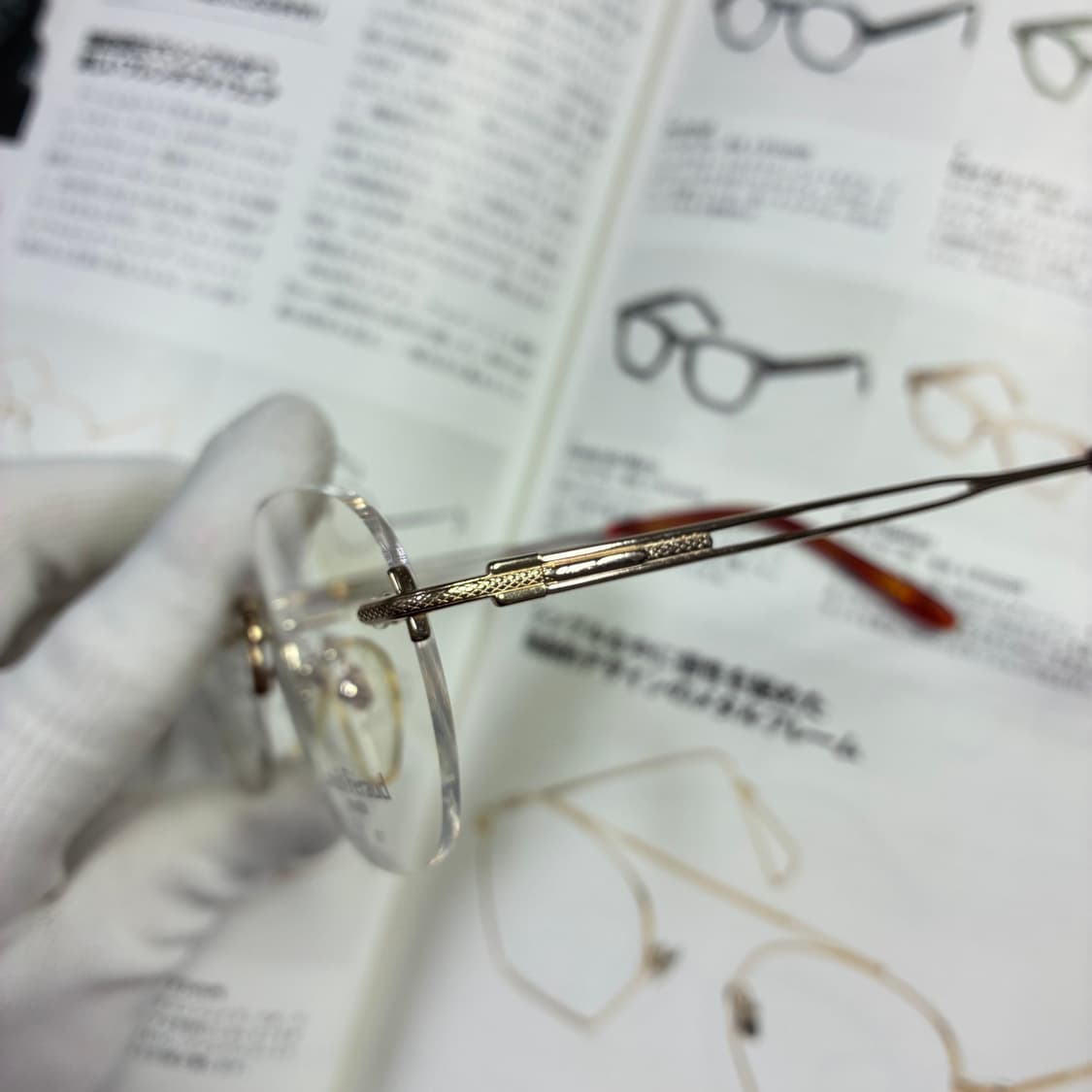 Louis Feraud Paris 루이 페로 골드 티타늄 무테 안경 상품이미지3