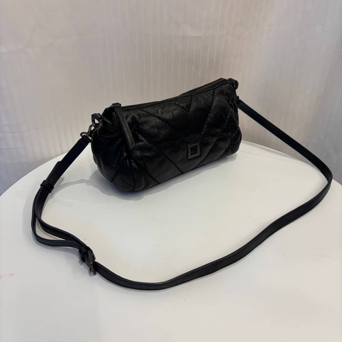 정품 루즈앤라운지 램스킨 크로스백    상품이미지3